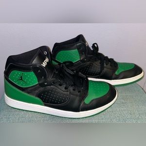 Jordan Acces Men’s Black/aloe Verde/ White Size 11.5
